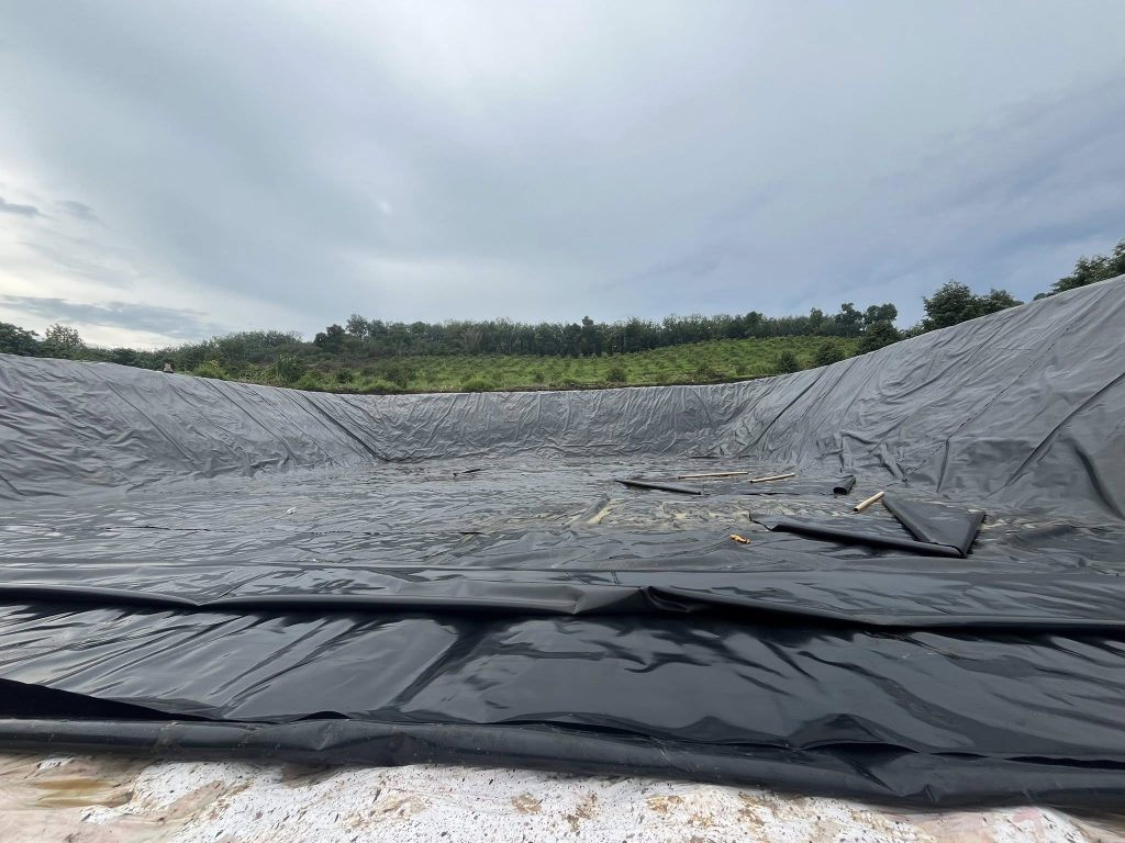 Bạt lót bờ ao mương kè dẫn nước HDPE