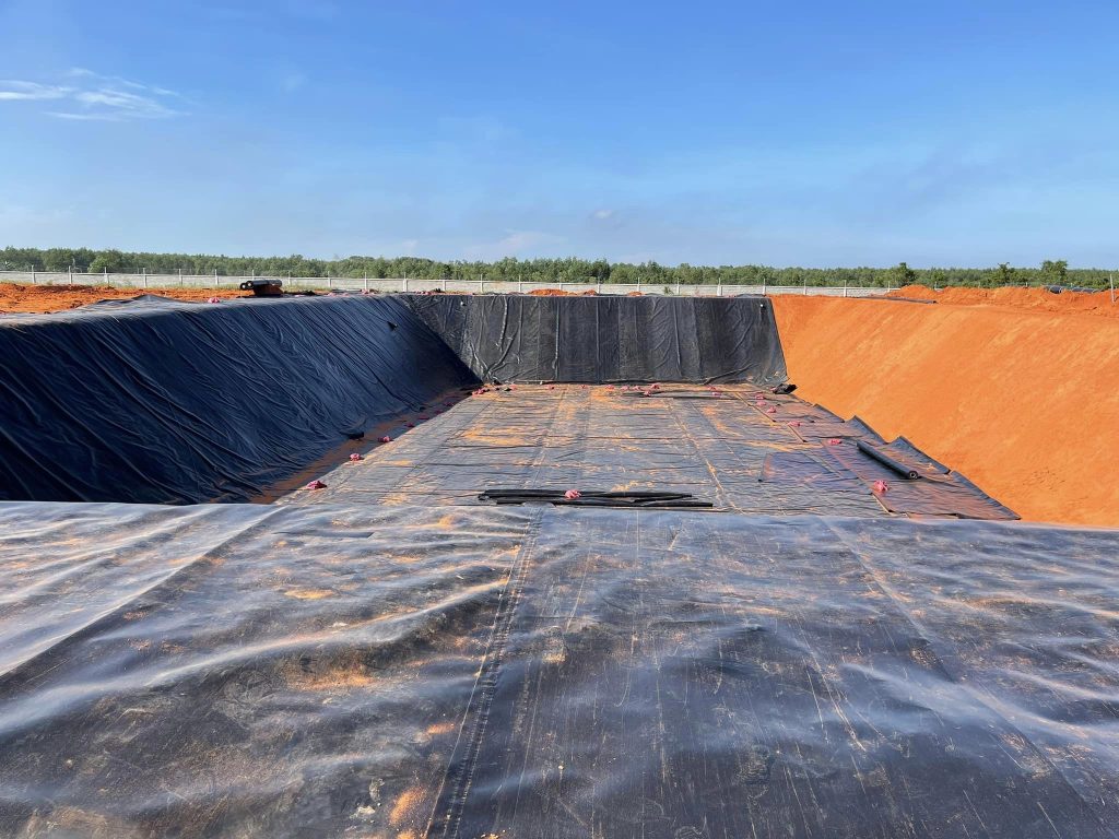Thi công hầm Biogas lót bạt HDPE