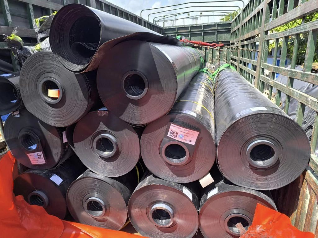 Màng (bạt) chống thấm HDPE dày 0,75mm Màng (bạt) chống thấm HDPE dày 0,75mm