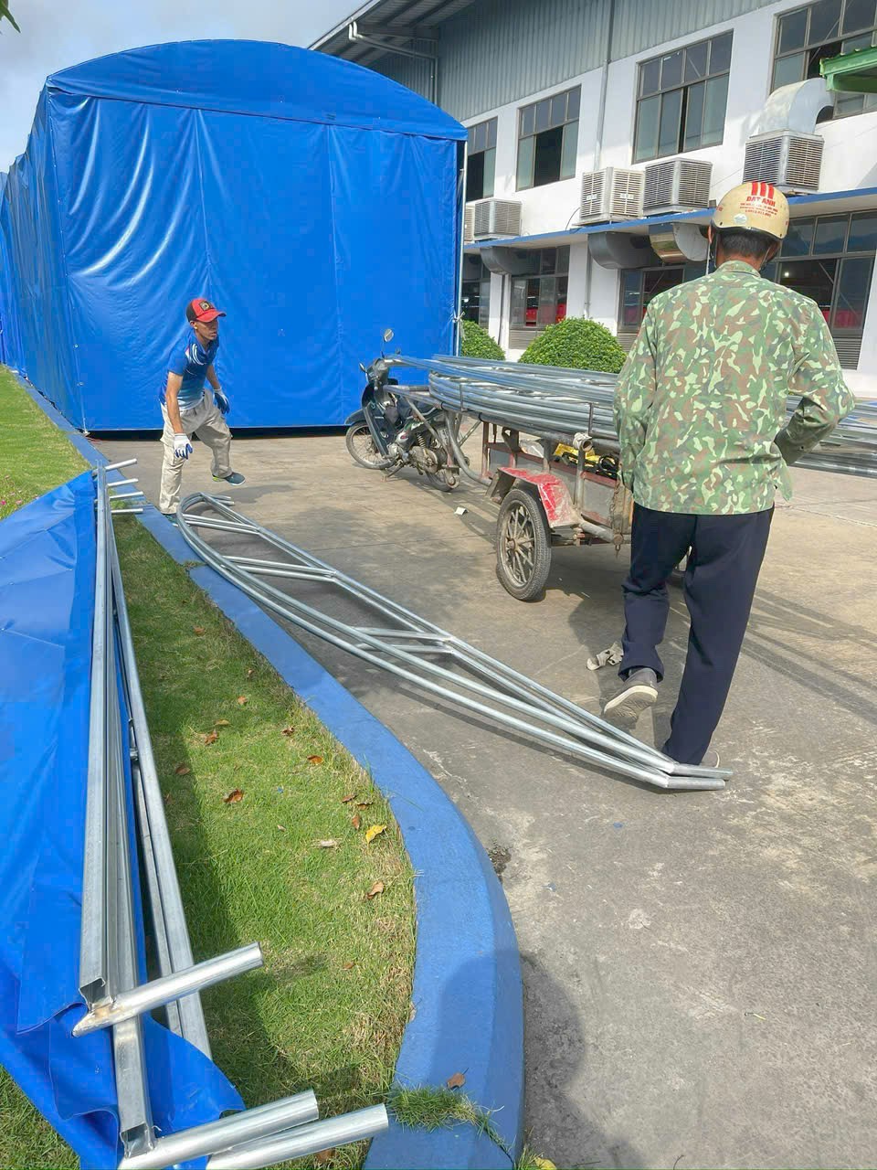 Thi công nhà lều bạt khung xếp dẫn lối di động Thi công nhà lều bạt khung xếp dẫn lối di động