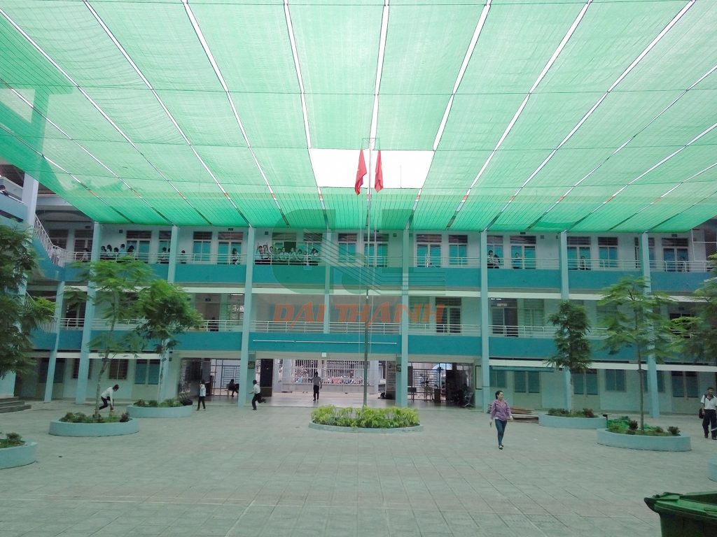 Lưới lan che nắng nhà sân trường
