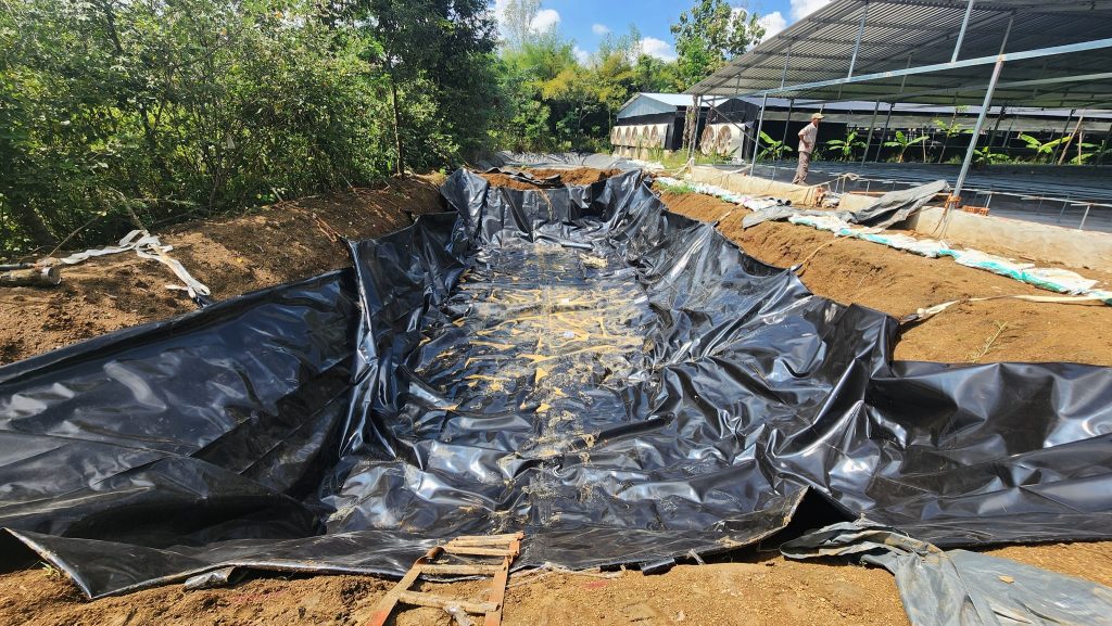 Thi công lắp đặt túi biogas Thi công lắp đặt túi biogas