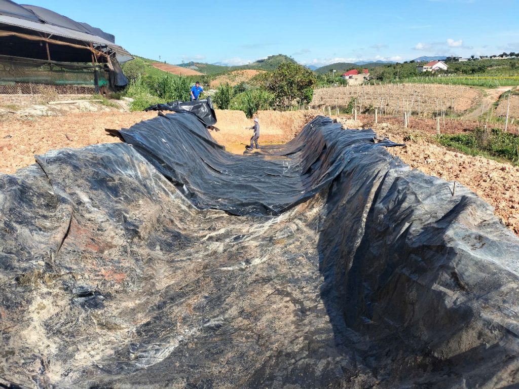 Thi công lắp đặt túi biogas Thi công lắp đặt túi biogas
