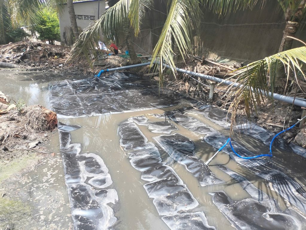 Thi công lắp đặt túi biogas Thi công lắp đặt túi biogas