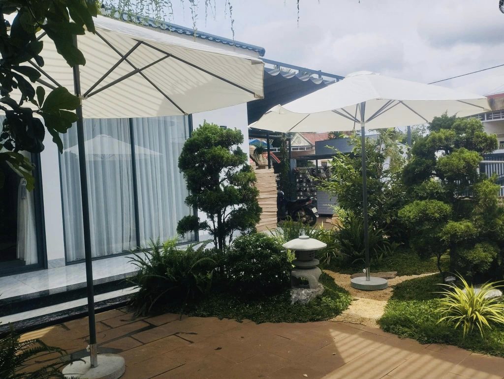 Thay áo bạt dù lệch tâm che nắng mưa