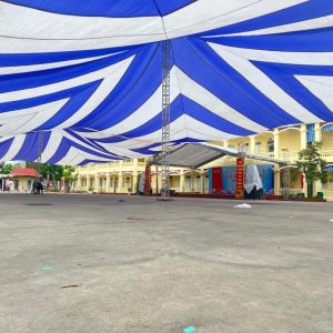 Vải bạt dù vuông che nắng sân trường học