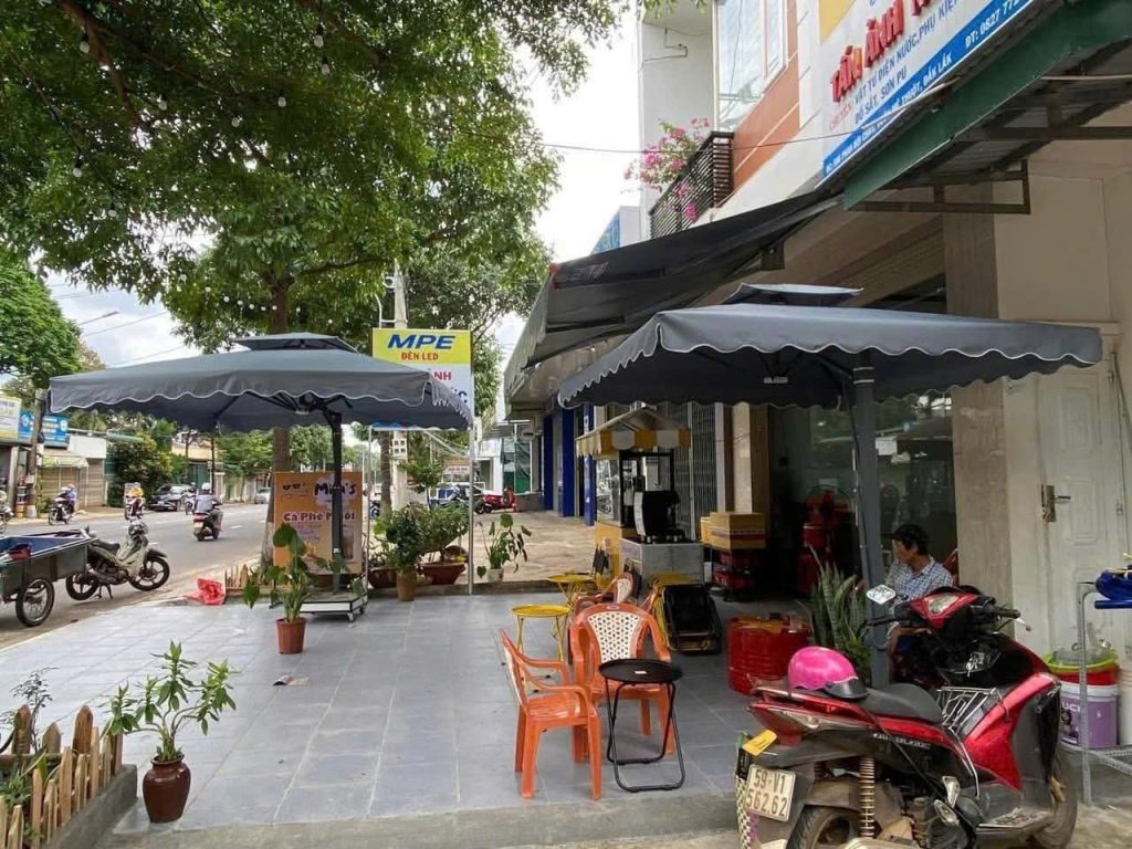 Dù che nắng lệch tâm vuông 2,5m ở Thanh Hoá Dù che nắng lệch tâm vuông 2,5m ở Thanh Hoá