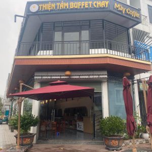Dù lệch tâm vuông 3m xoay 360 độ màu đỏ che nắng nhà hàng