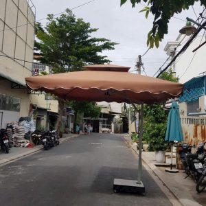 Dù lệch tâm vuông 2m5 đòn nâng hạ có bèo màu be