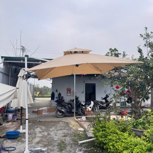 Dù lệch tâm vuông 2m5 xoay 360 độ màu be