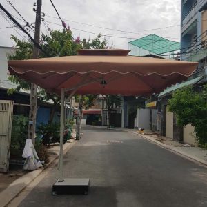 Dù lệch tâm vuông 2m5 đòn nâng hạ có bèo màu be