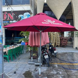 Dù đứng tâm tròn 3m màu đỏ che nắng quán cafe