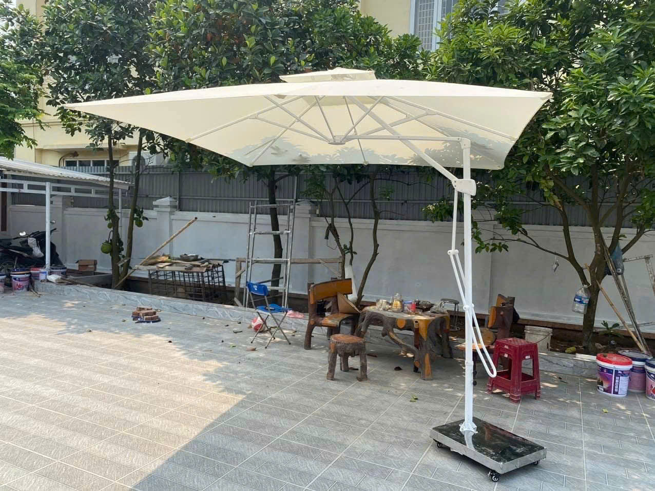 Dù lệch tâm vuông 3m đòn trợ lực màu trắng, Dù lệch tâm vuông 3m đòn trợ lực màu trắng,