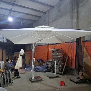 Dù lệch tâm vuông 3m đòn trợ lực màu trắng,