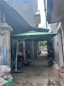 Dù lệch tâm vuông 3m đòn trợ lực màu xanh che sân vườn Dù lệch tâm vuông 3m đòn trợ lực màu xanh che sân vườn