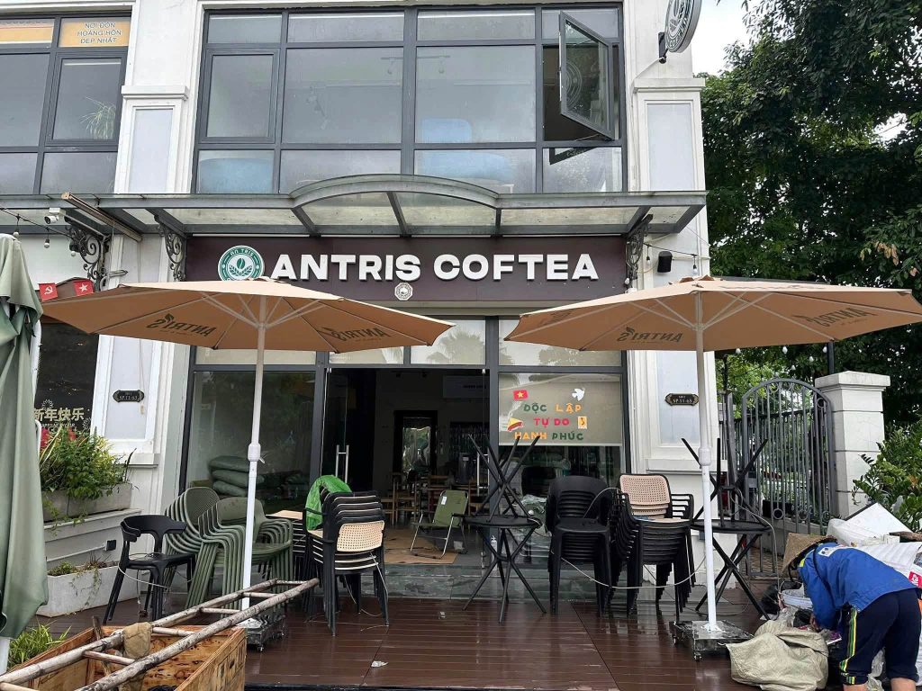 Dù đứng tâm tròn 3m màu be che nắng quán cafe