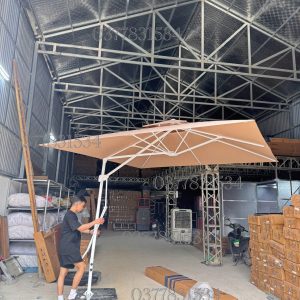 Dù lệch tâm vuông 3m đòn trợ lực màu be