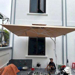 Dù lệch tâm vuông 3m đòn trợ lực màu be