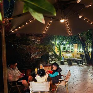 Ô dù lệch tâm vuông 3m có đèn Led che nắng quán cafe