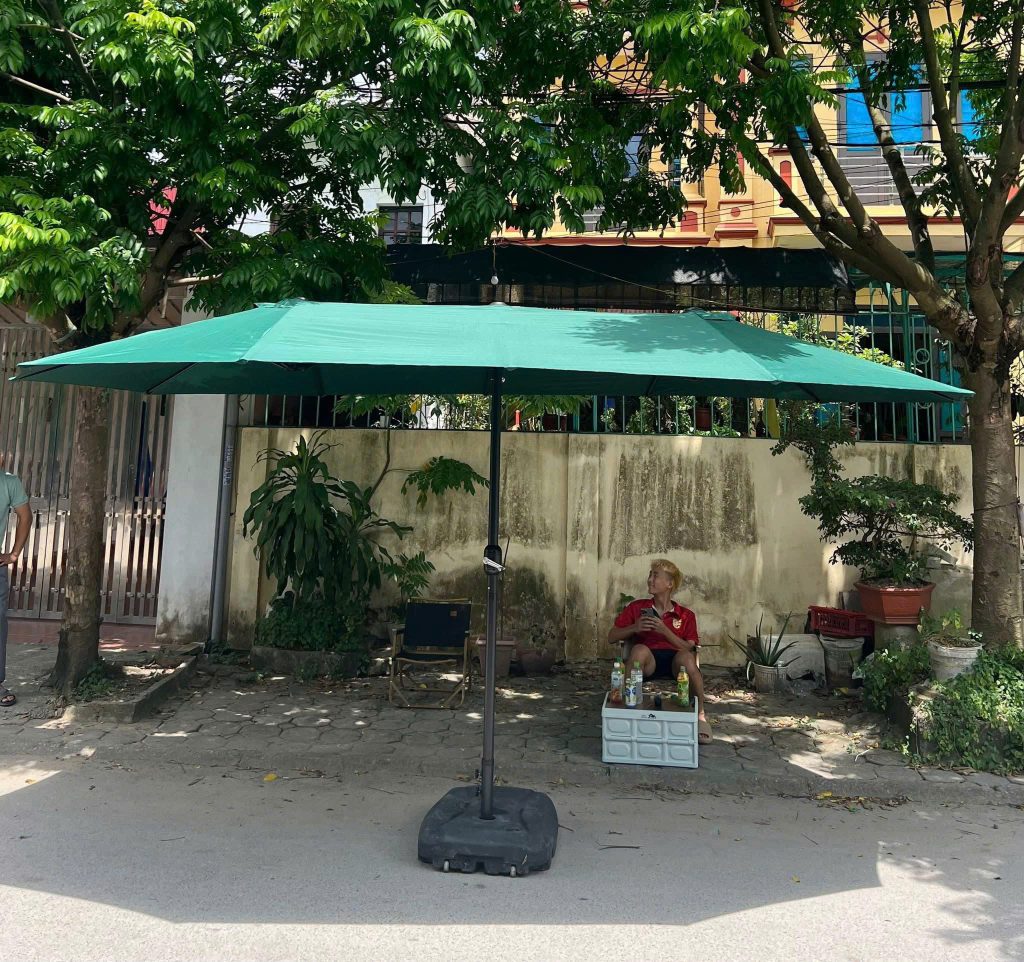 Dù đứng tâm 3 mái (3 đỉnh) che nắng sân vườn
