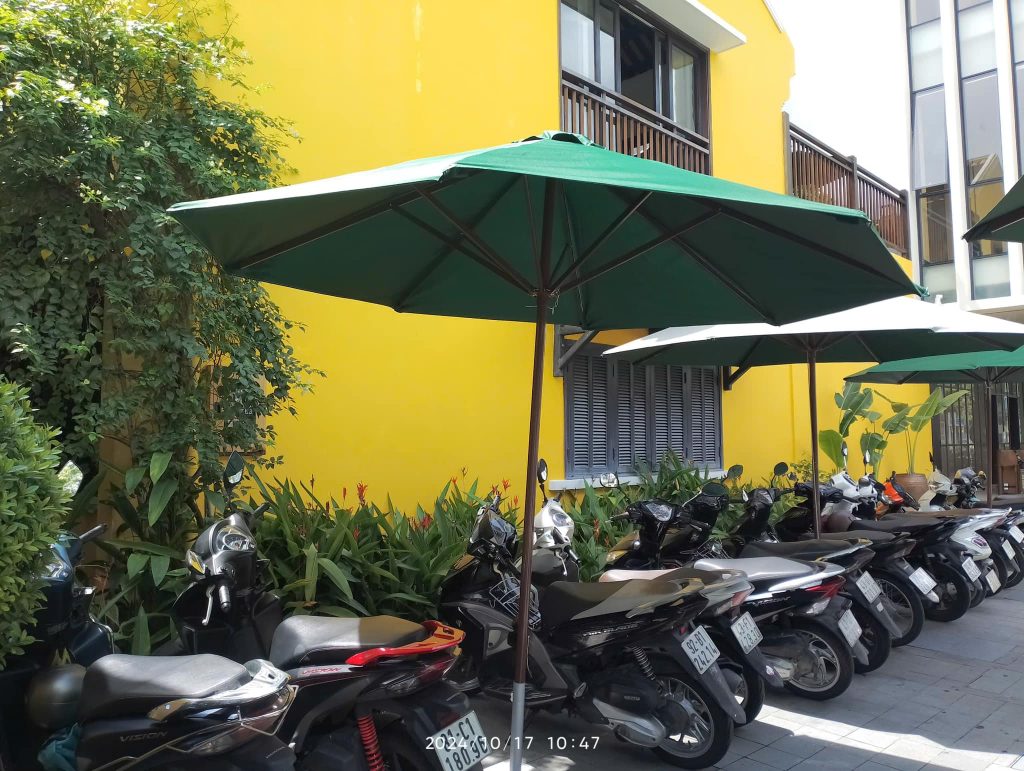 Thay bạt áo dù che nắng ở Huế