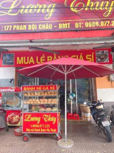 Dù đứng tâm tròn 3m màu đỏ che nắng sân vườn