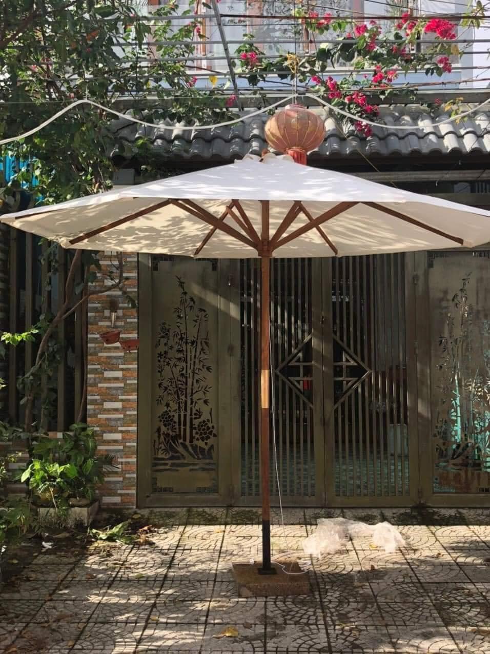 Dù chính tâm tròn 3m thân gỗ che nắng quán cafe