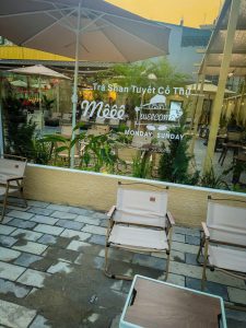 Dù đứng tâm tròn 3m màu be che nắng quán cafe