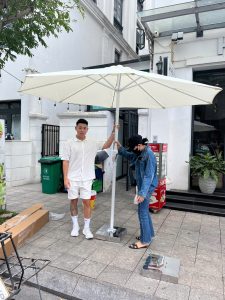 Dù đứng tâm tròn 3m màu trắng che nắng quán cafe