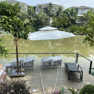 Dù lệch tâm vuông 3m xoay 360 độ màu trắng che hồ bơi