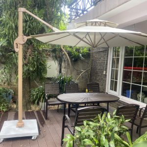 Dù lệch tâm tròn 3m xoay 360 độ màu trắng che nắng sân vườn