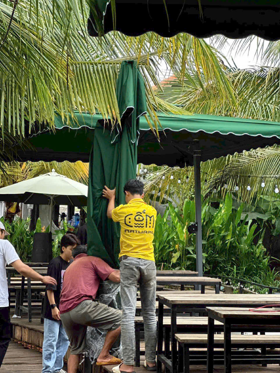 Thay bạt áo dù che nắng ở Hà Tĩnh