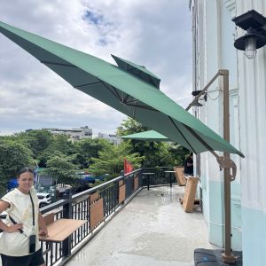 Dù lệch tâm vuông 3m xoay 360 độ màu xanh che nắng sân vườn