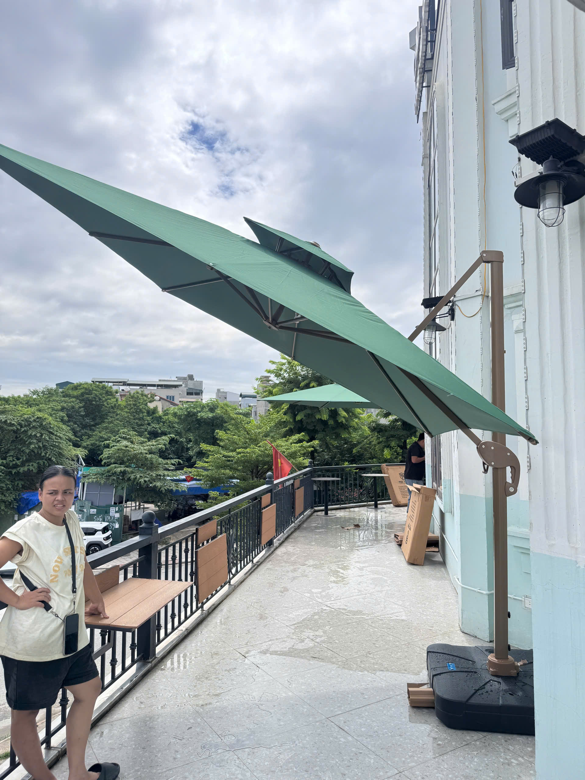 Dù lệch tâm vuông 3m xoay 360 độ màu xanh che nắng sân vườn Dù lệch tâm vuông 3m xoay 360 độ màu xanh che nắng sân vườn