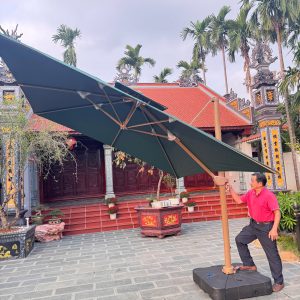 Dù lệch tâm vuông 3m xoay 360 độ màu xanh đế nhựa đổ nước