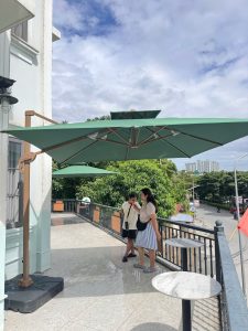 Dù lệch tâm vuông 3m xoay 360 độ màu xanh đế nhựa đổ nước Dù lệch tâm vuông 3m xoay 360 độ màu xanh đế nhựa đổ nước