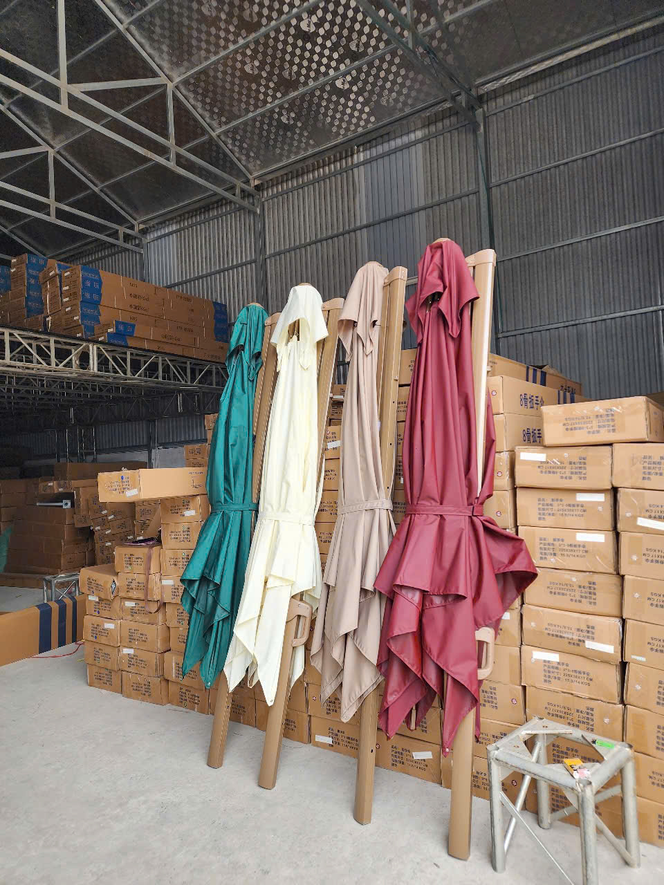 Thay bạt áo dù che nắng ở Quảng Bình