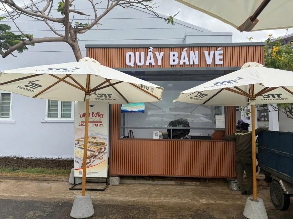 Dù chính tâm tròn 3m thân gỗ che nắng mưa ngoài trời