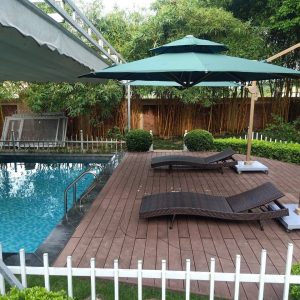 Dù lệch tâm tròn 3m xoay 360 độ màu xanh che hồ bơi
