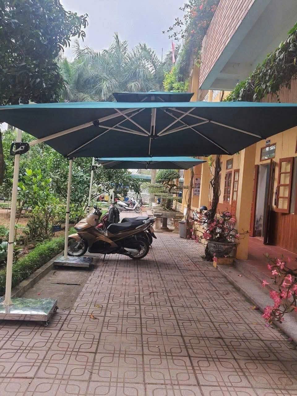 Ô dù che nắng lệch tâm vuông 3m ở Quảng Ninh