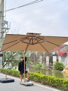 Dù lệch tâm vuông 3m xoay 360 độ màu be che nắng sân vườn