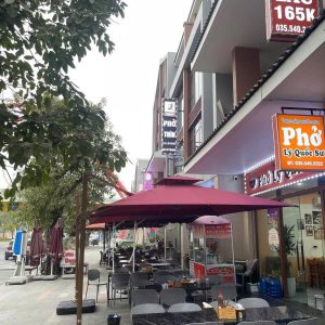 Dù lệch tâm vuông 3m xoay 360 độ màu đỏ che nắng quán cafe