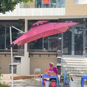 Dù lệch tâm vuông 2m5 xoay 360 độ màu đỏ chỉnh nghiêng đa năng che quán cafe