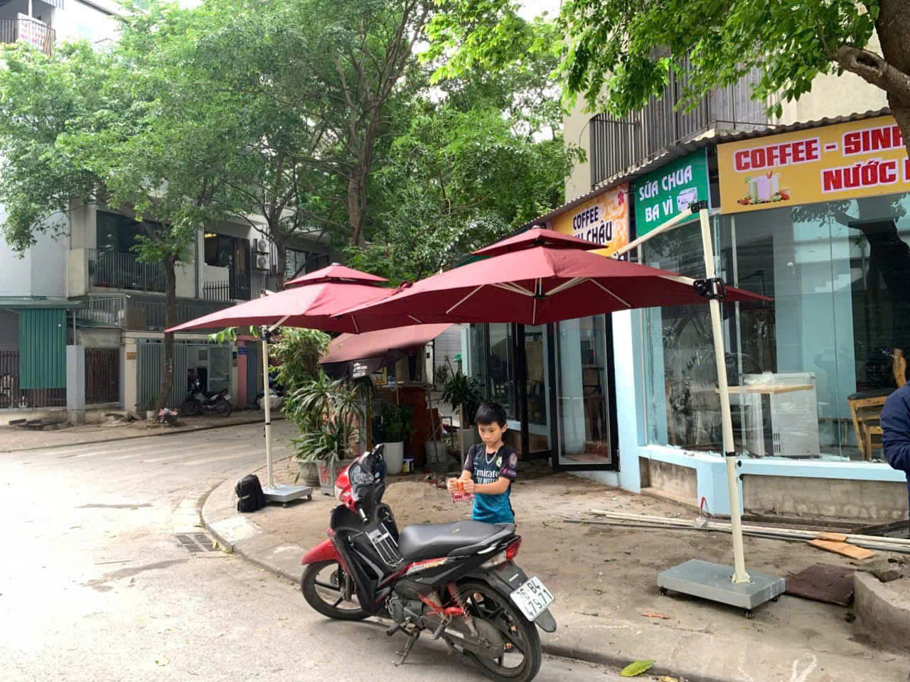Ô dù lệch tâm vuông 2m5 che nắng mưa ngoài trời Ô dù lệch tâm vuông 2m5 che nắng mưa ngoài trời