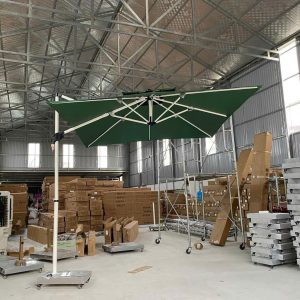 Dù lệch tâm vuông 2m5 xoay 360 độ màu xanh