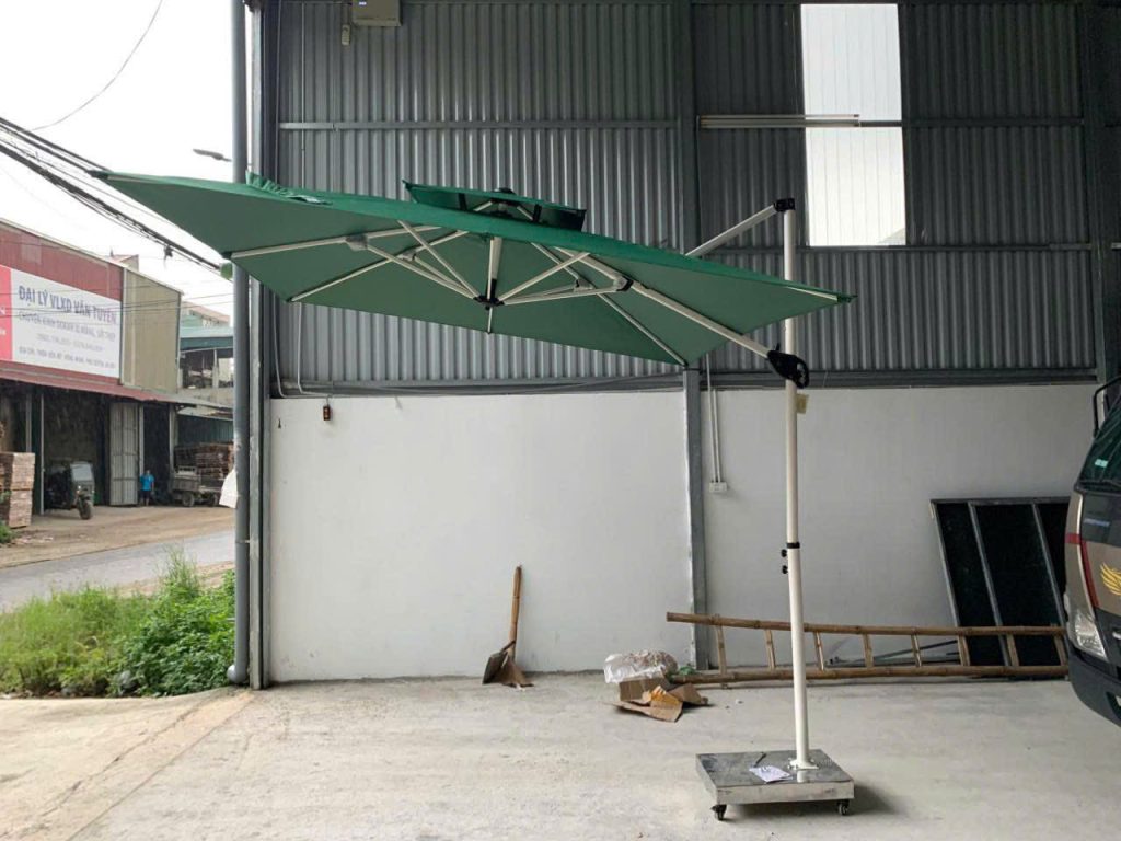 Dù lệch tâm vuông 2m5 xoay 360 độ màu xanh