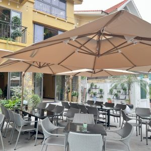 Dù lệch tâm vuông 3m xoay 360 độ màu be che nắng quán cafe