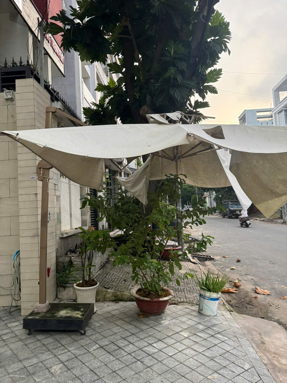 Dấu hiệu bạt áo dù cần thay mới ở Quảng Nam Dấu hiệu bạt áo dù cần thay mới ở Quảng Nam