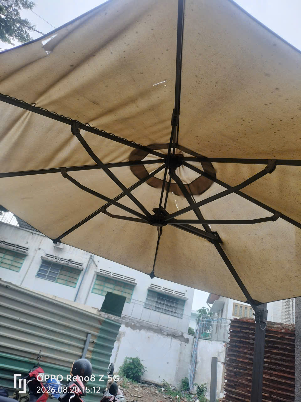 Dấu hiệu bạt áo dù cần thay mới