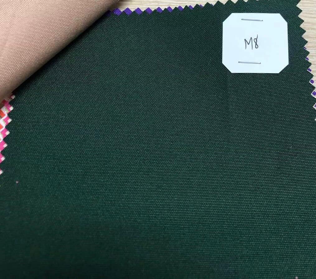 Chất liệu vải Bạt dù 600d Polyester thay áo dù